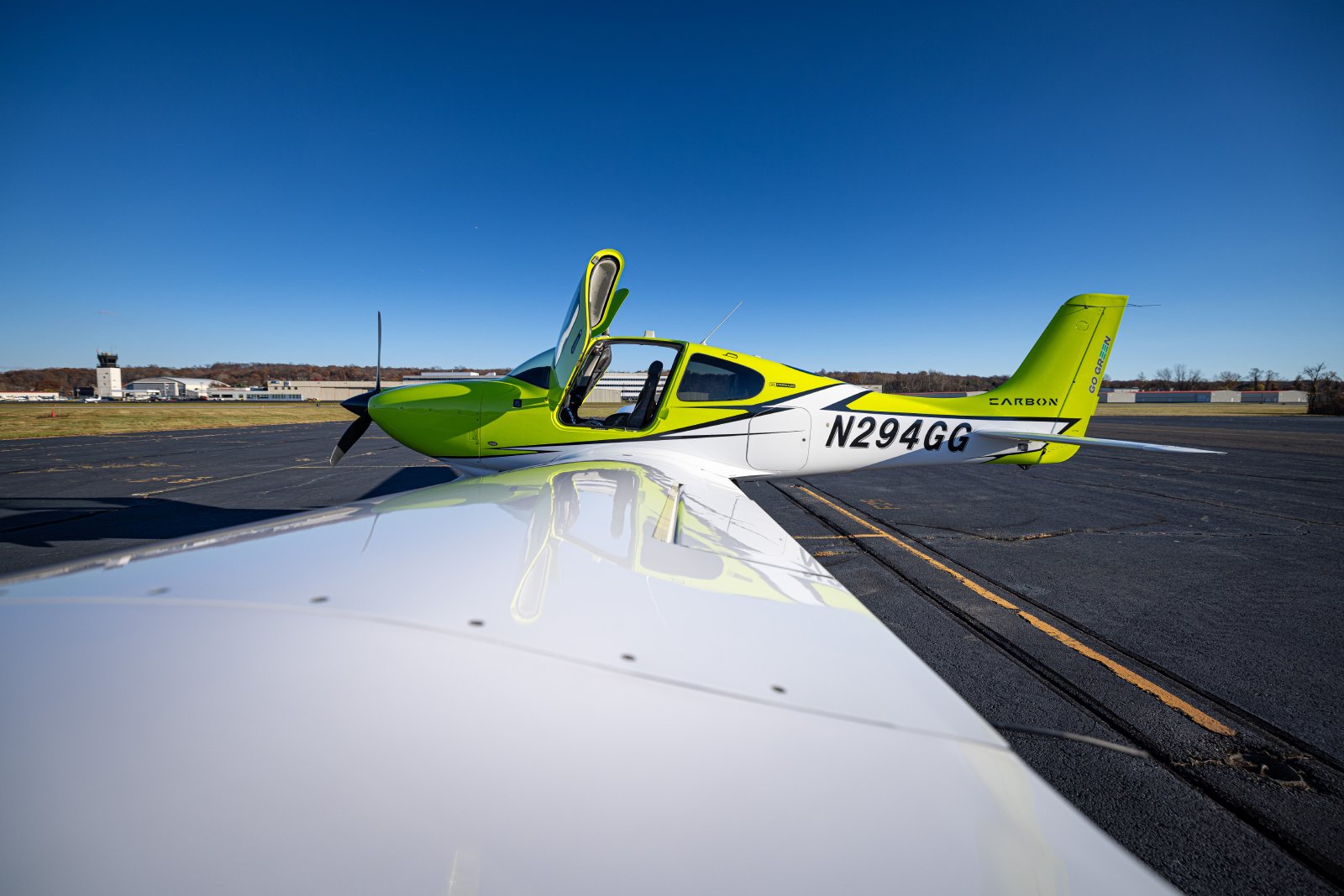 Cirrus SR-series aircraft N294GG detail 010