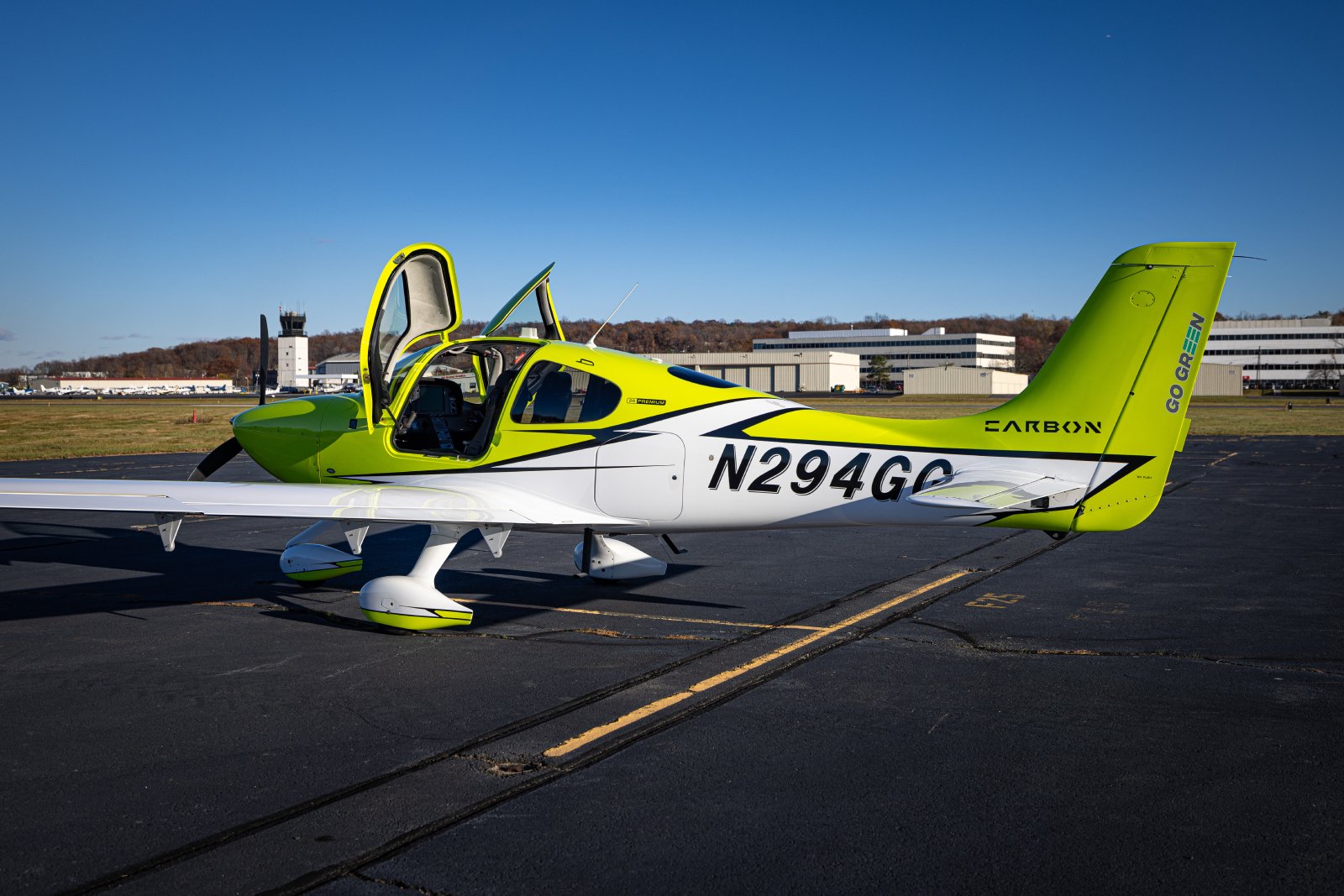 Cirrus SR-series aircraft N294GG detail 012