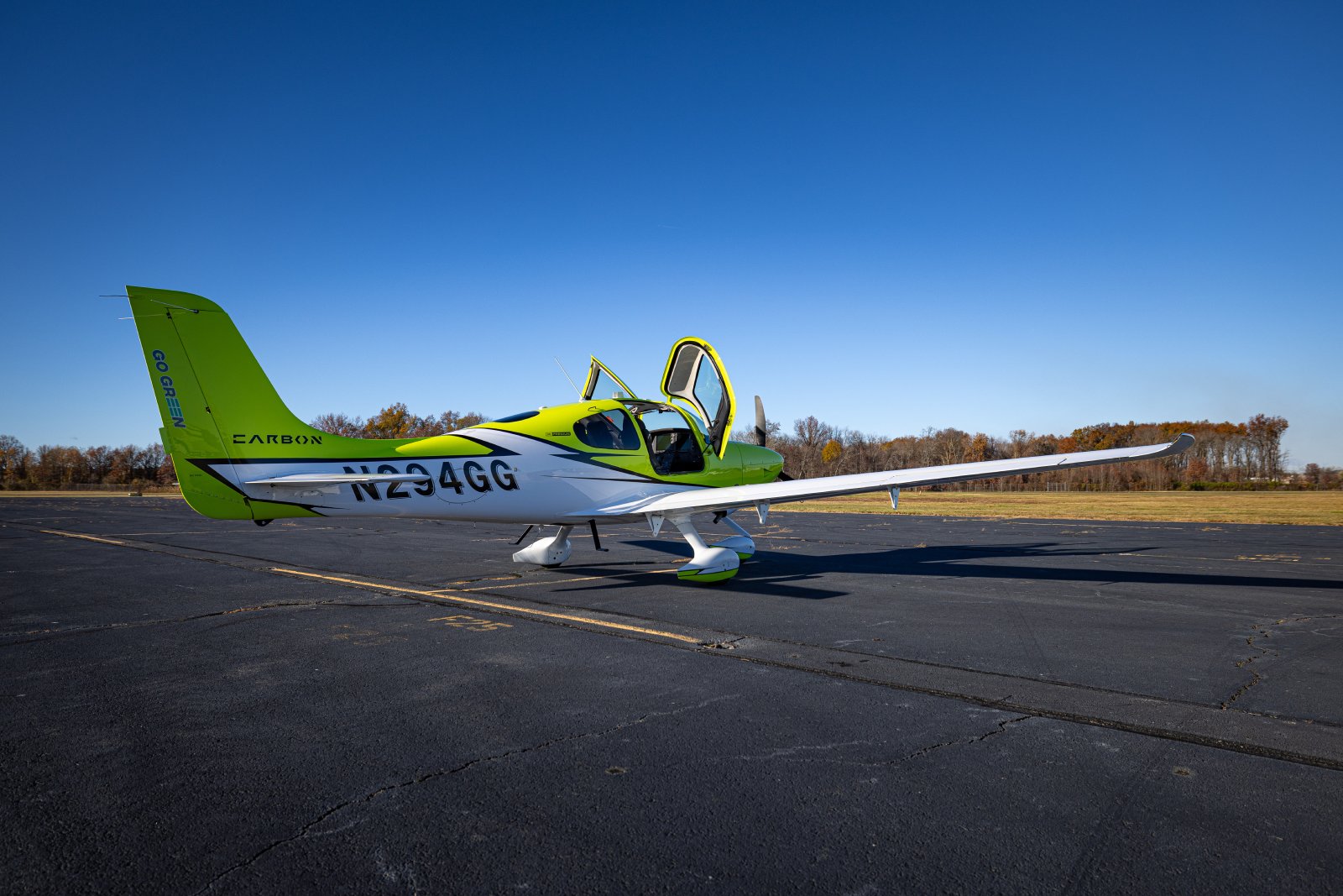Cirrus SR-series aircraft N294GG detail 017