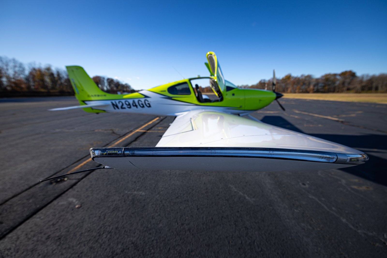 Cirrus SR-series aircraft N294GG detail 020